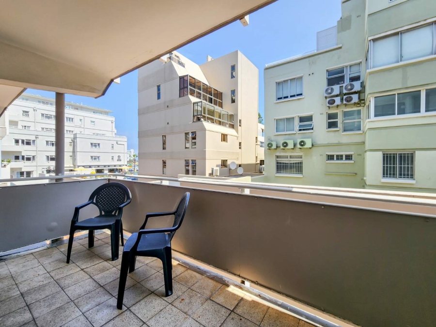 To Let 1 Bedroom Property for Rent in Sea Point Western Cape